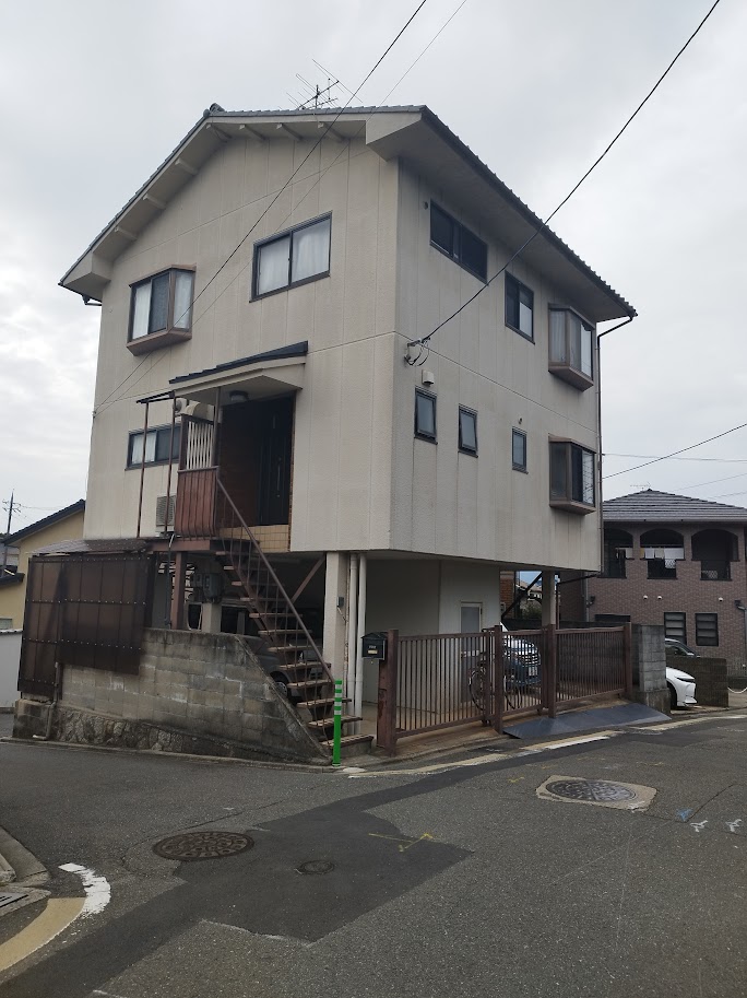 House on stilts 2